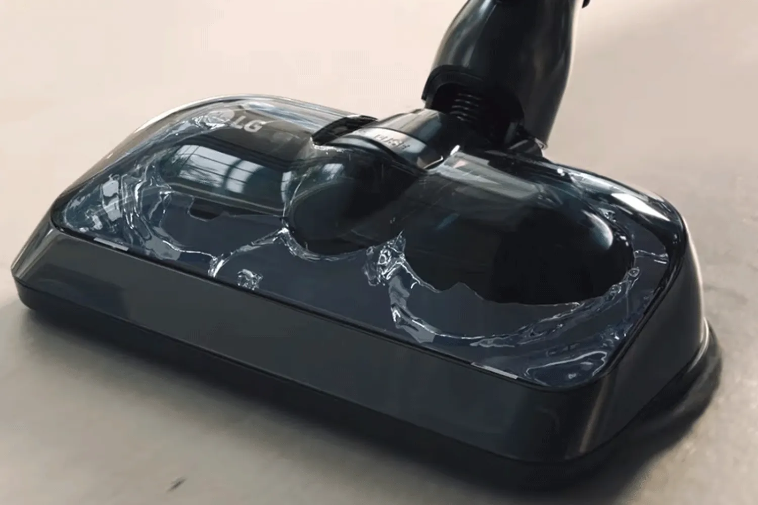 قابلیت جاروکشی و تیکشی با Power Drive Mop