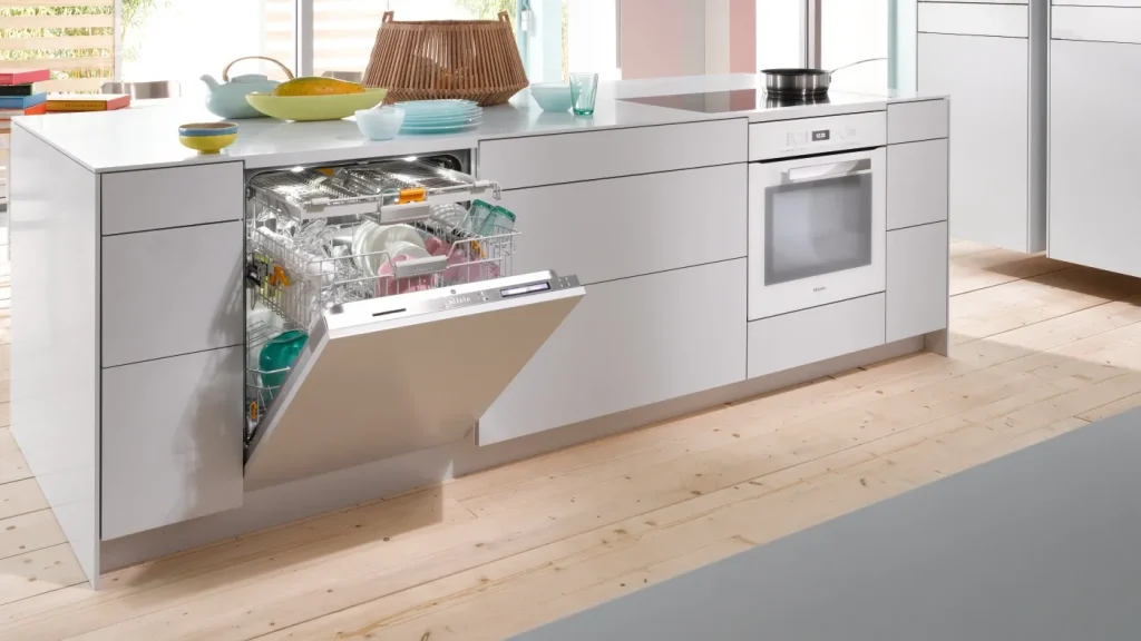ماشین ظرفشویی ۱۵ نفره جی پلاس مدل GDW-R5673W
